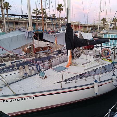 Experience On A Sailboat To Sleep Hotell Sant Adrià de Besòs Exteriör bild